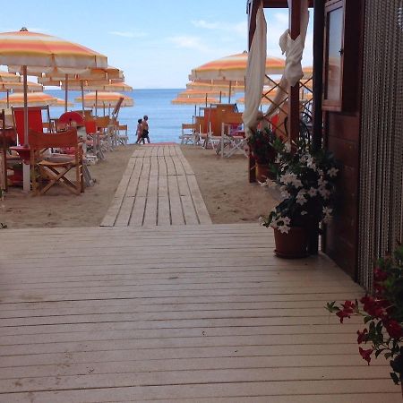 Hotel Lido فولّونيكا المظهر الخارجي الصورة