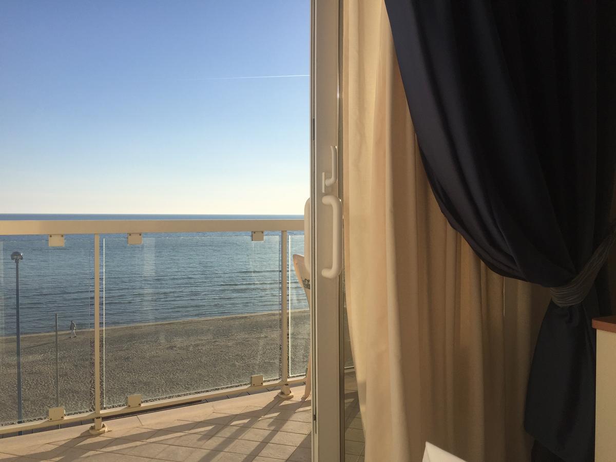 Hotel Lido فولّونيكا المظهر الخارجي الصورة